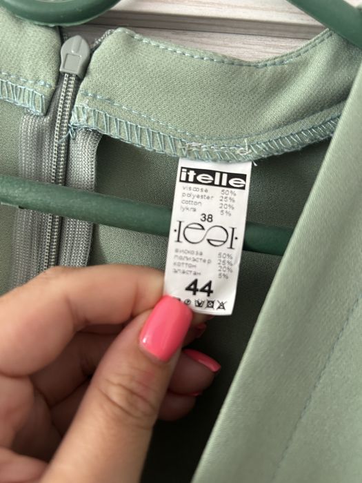 Нова сукня з етикеткою