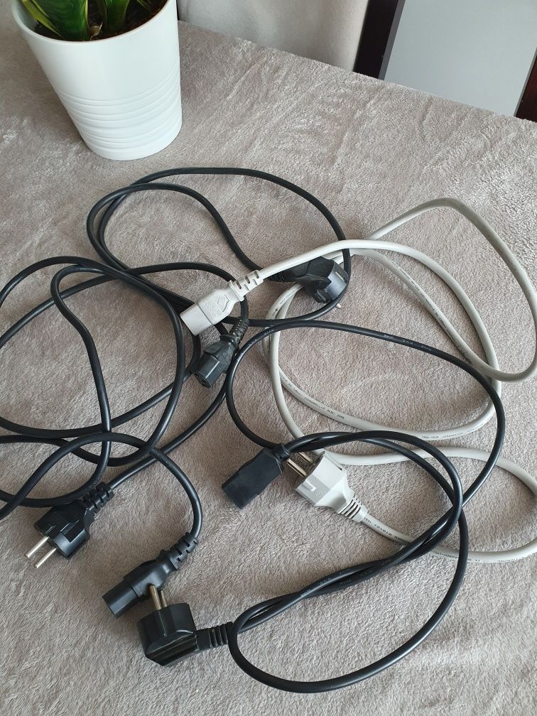 Kabel Zasilający do Komputera/Telewizora/Konsoli Play Station.3 Wtyki