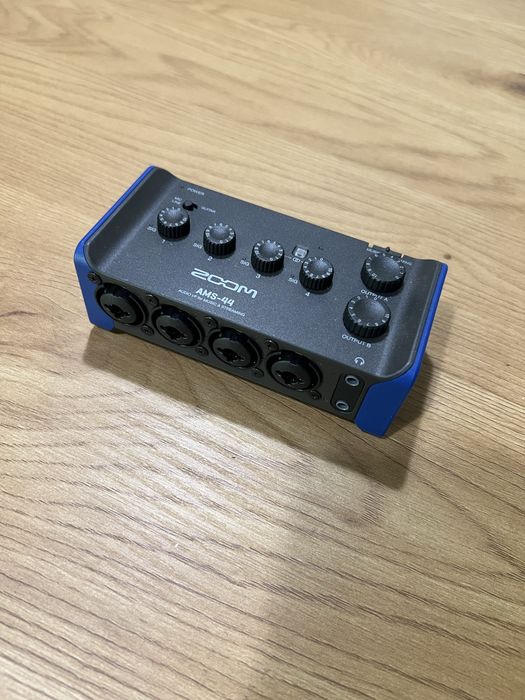 Zoom AMS-44 interface de áudio