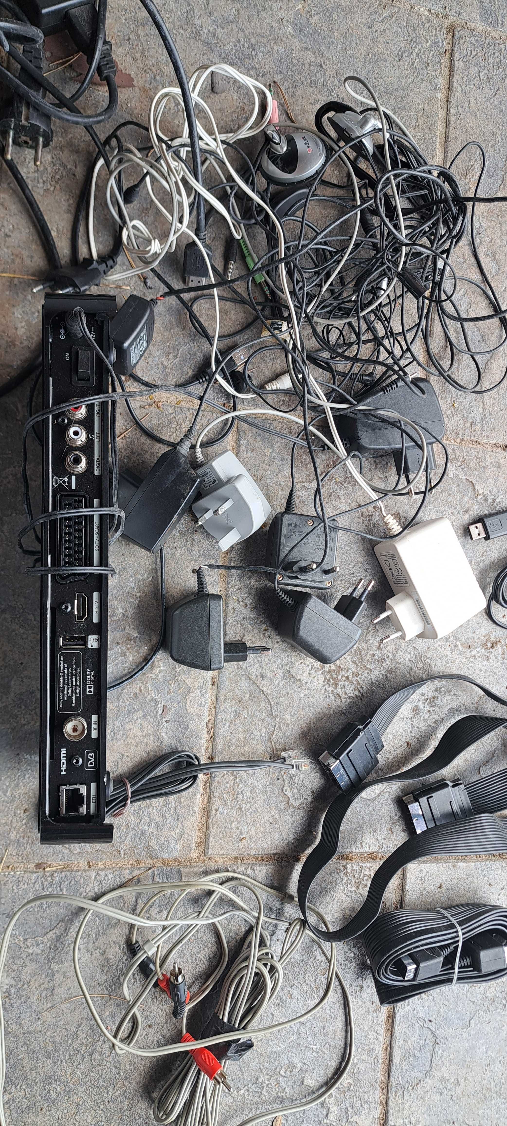 Ladowarki kable UPC dekodery HDMI lampa