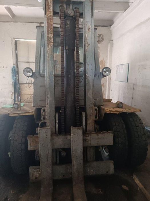 Продам поличку з двома відсіками для автосервісу