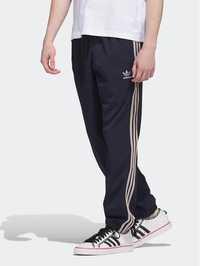 Чоловічі спортивні штани adidas Woven Tracksuit Bottoms IC5541 розм M