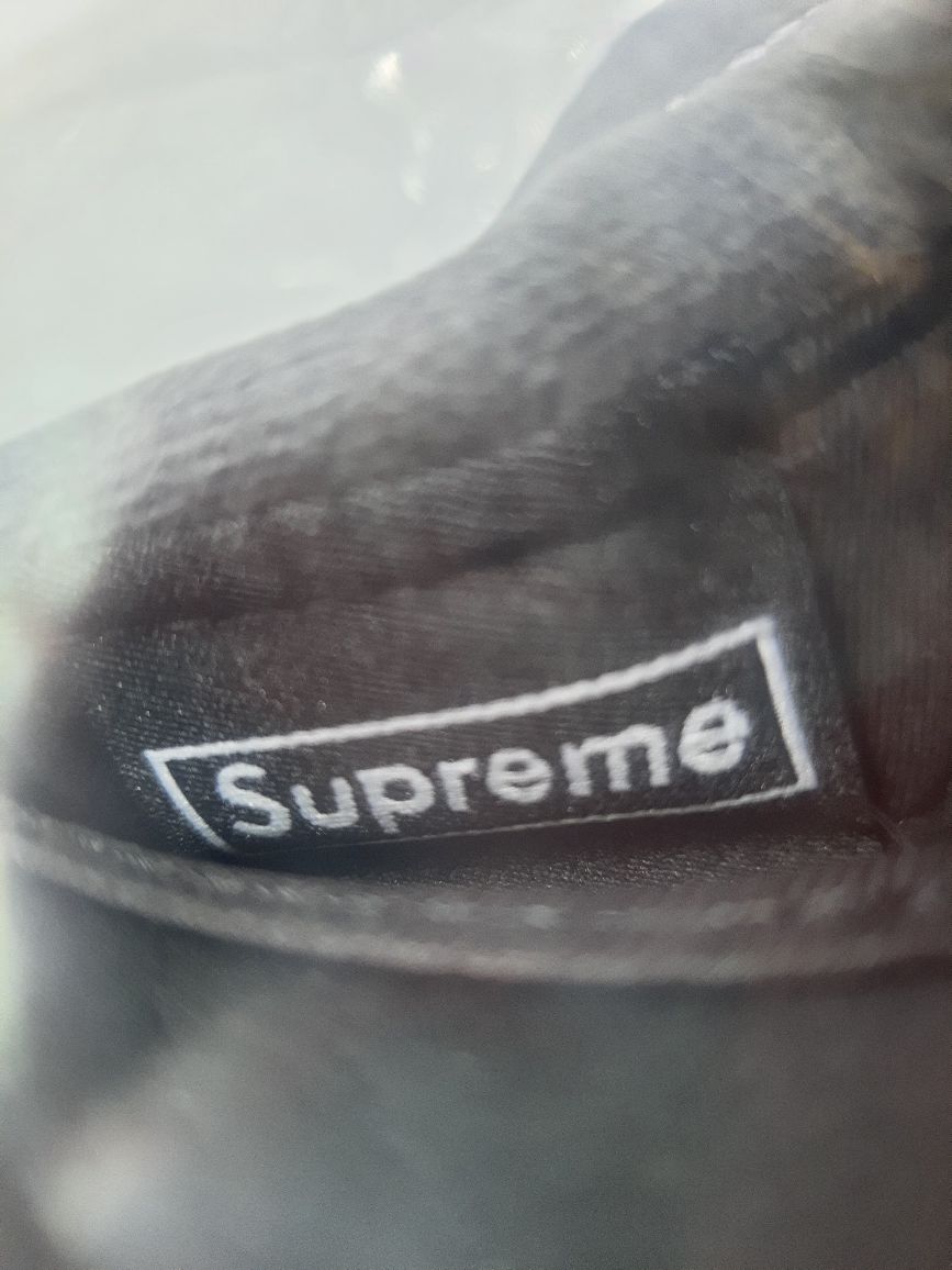 New Era x Supreme WINDSTOPPER Box Logo