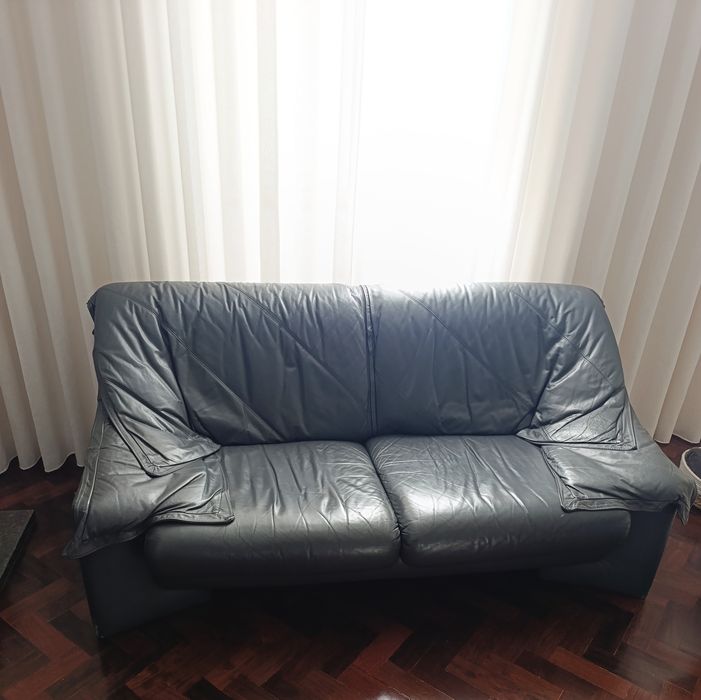 Sofá 2 lugares de pele