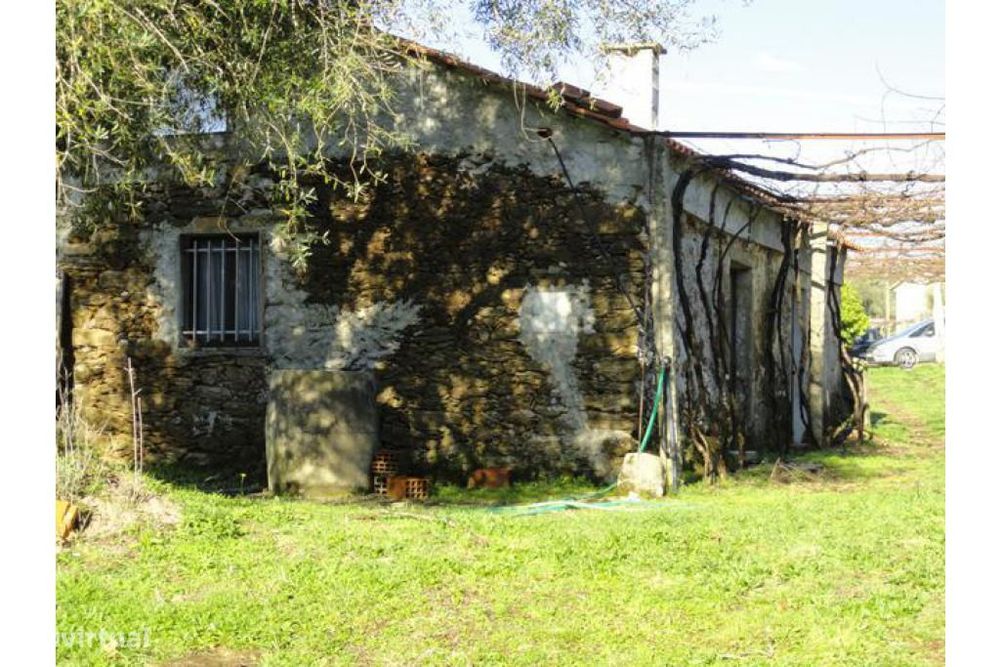 Moradia com terreno (quintinha) - Ponte de Lima.