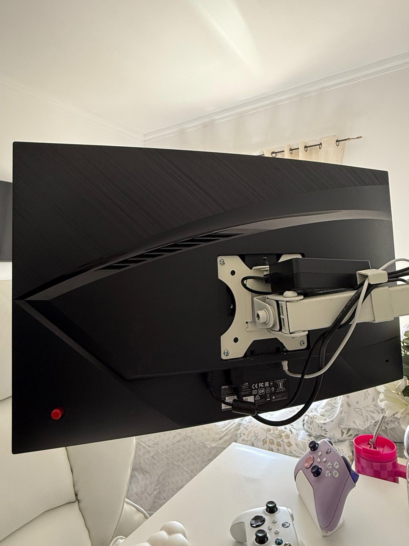 Monitor MSI g24c6 curvo