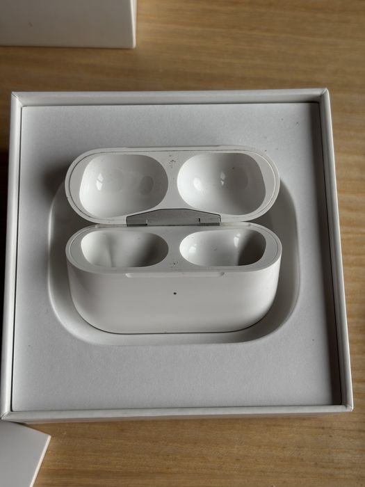 AirPods Pro 1 (оригінал)/ працюючий кейс - навушники бухтят