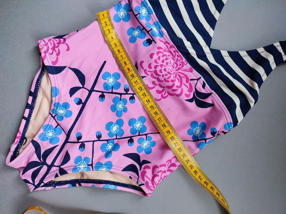 Nowy strój kąpielowy dla dziewczynki