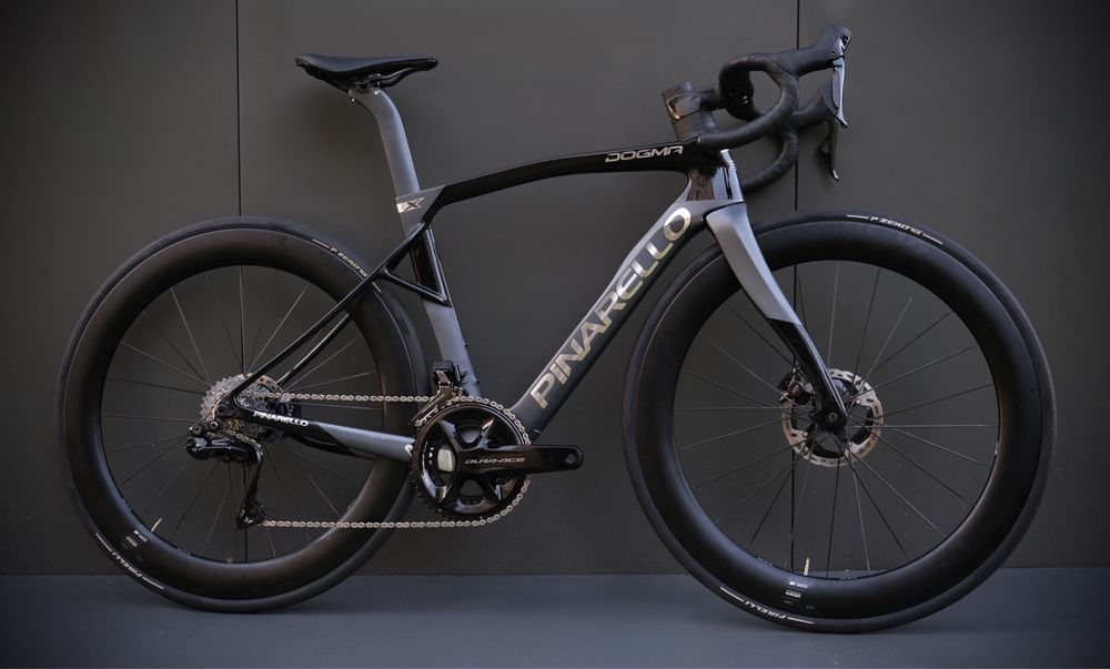 Новий шосейний велосипед Pinarello Dogma X Dura Ace Di2 (2025)