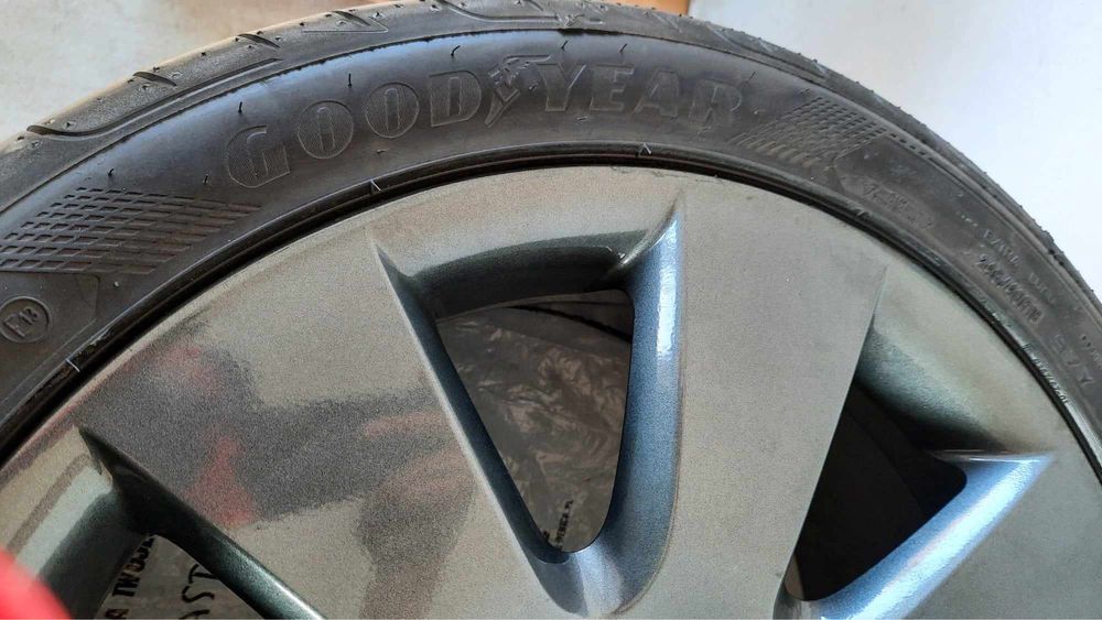 Komplet kół Goodyear