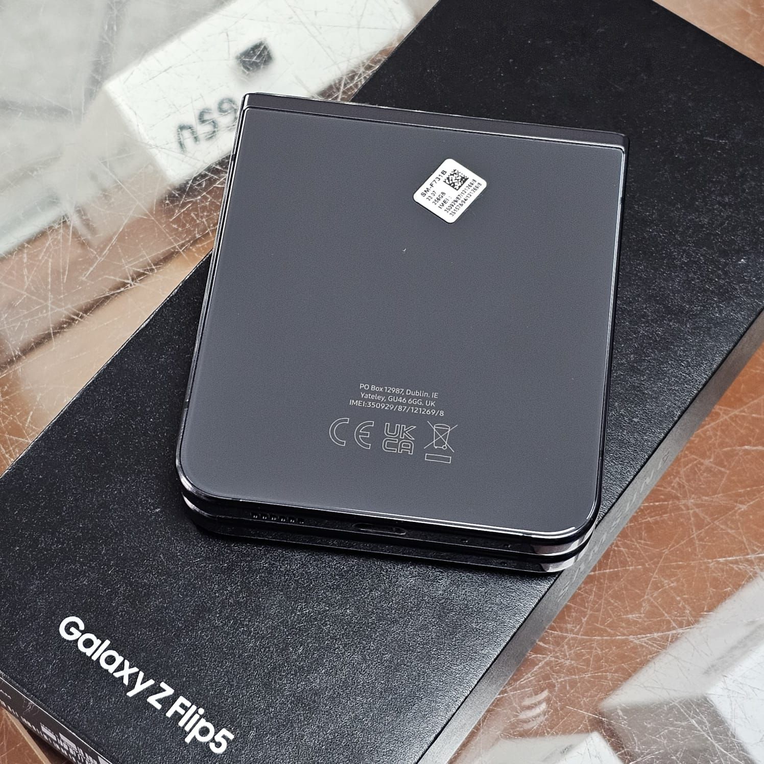 Używany Samsung Flip 5 8/256 GB Graphite , IDEAŁ !!