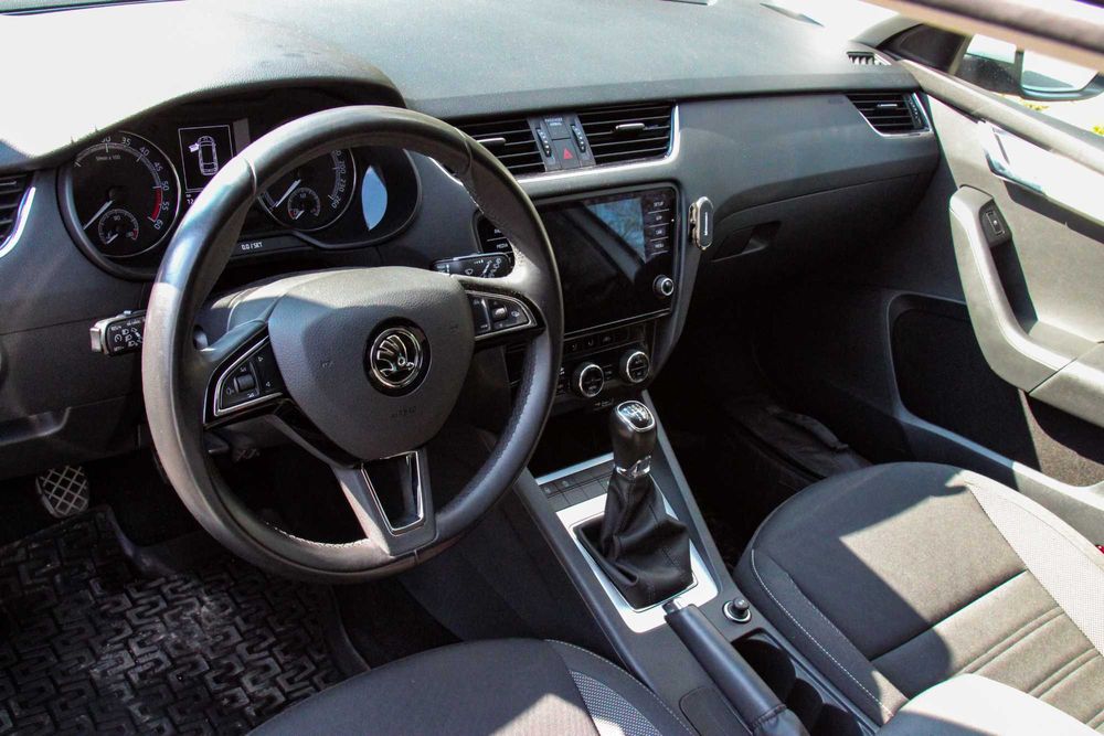 WYNAJEM ŠKODA OCTAVIA kombi – 1.6 diesel 110 KM – manual WYPOŻYCZALNIA