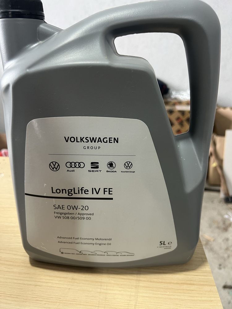 Моторна олива VAG LongLife IV FE 0W-20 (5 л)