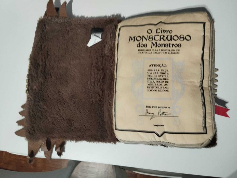 Almofada Harry Potter - Livro dos Monstros