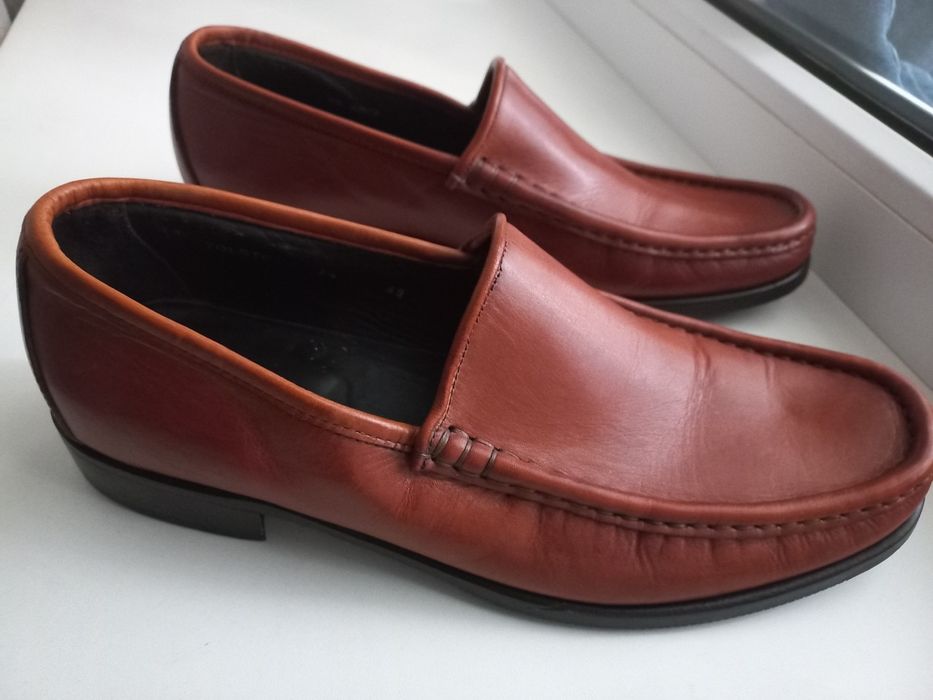 Jones Bootmaker,Британия