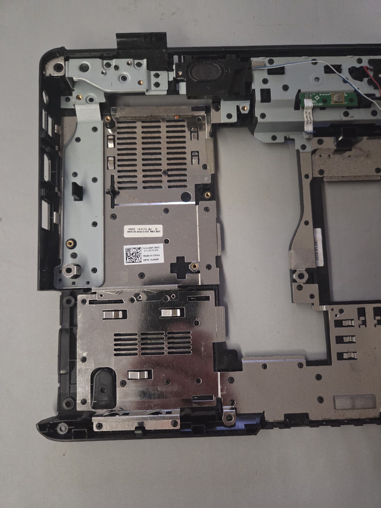 Sprzedam dolną obudowe do laptopa DELL INSPIRON 1545