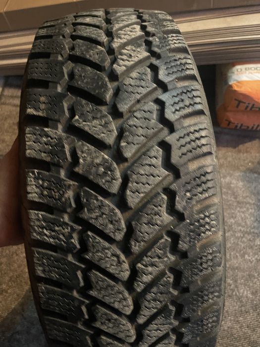 Зимова резина 215-60-16c