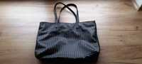 Czarna torebka shopper pleciona