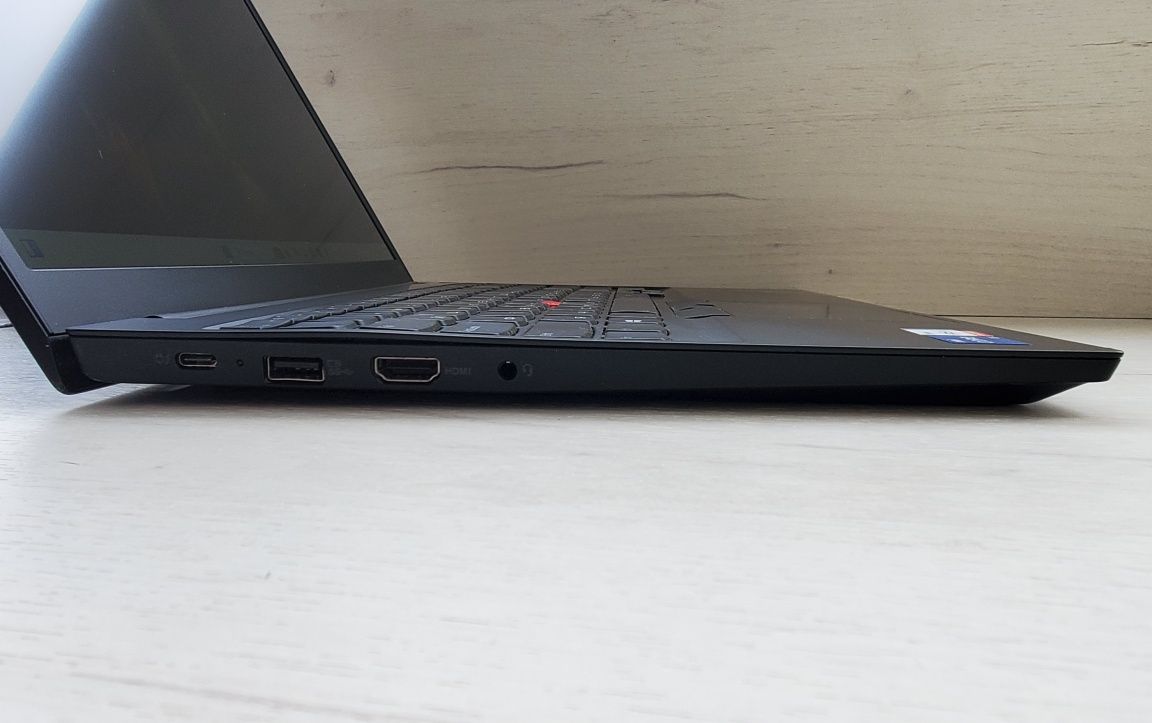 Lenovo Thinkpad E14 Gen2 8/265 GB Windows 11 FullHD IPS i5-1135G7 2021