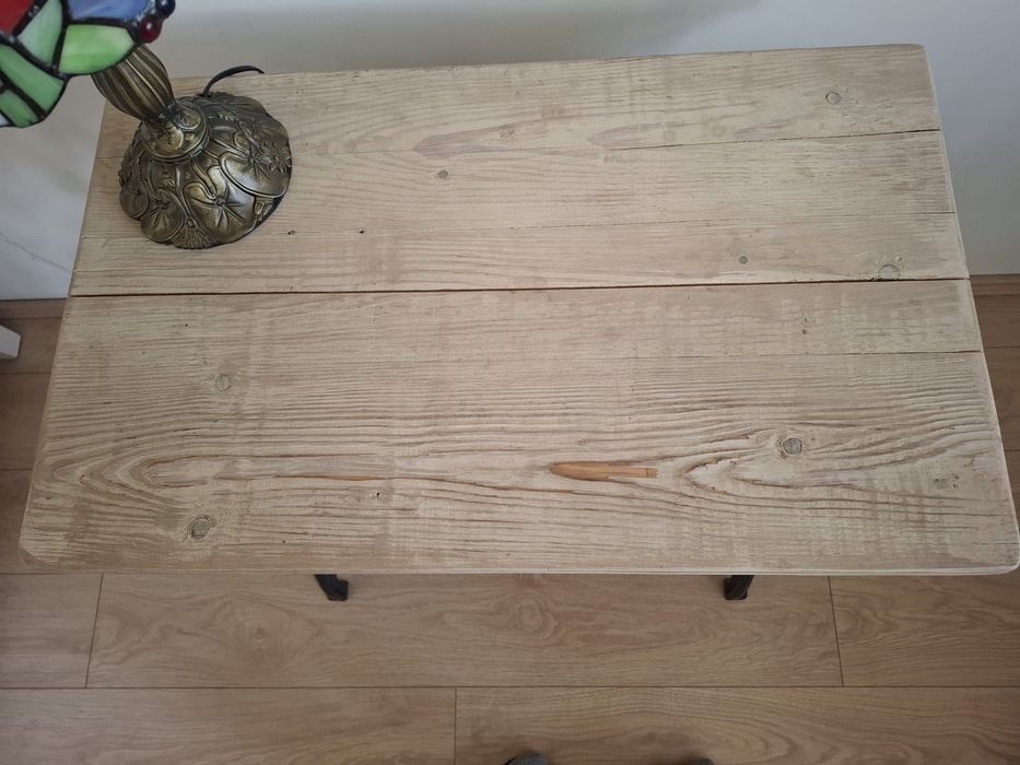 Stolik z maszyny do szycia SINGER.