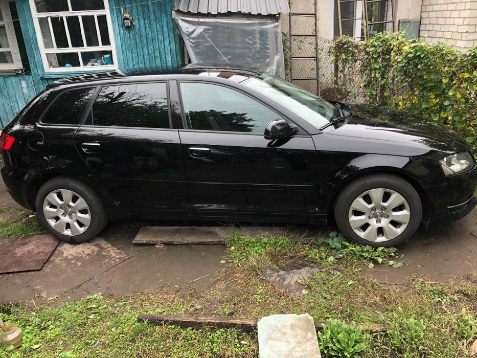 Audi A3 1,6 td  2010 універсал  чорний