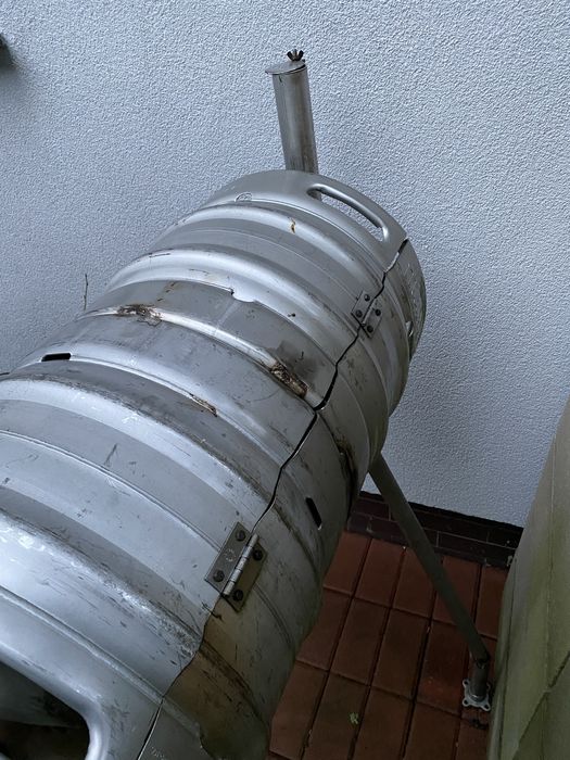 Grill z beczki po Kegu, keg