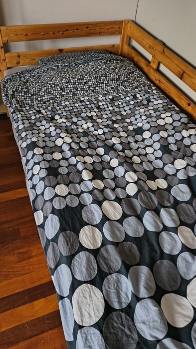 Łóżko drewniane Ikea 90x200 + stelaż+ materac + skrzynia na  pościel.