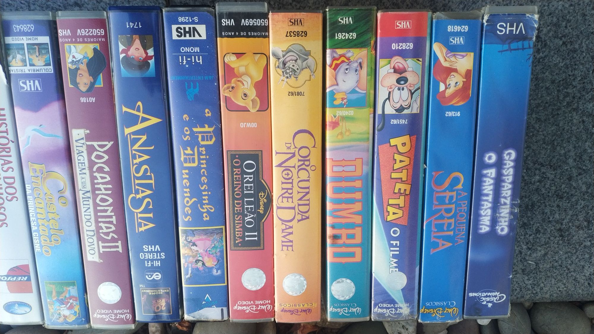 Baixa de Preço - Tudo 8 eur - VHS DVDs banda desenhada (rei leão etc))