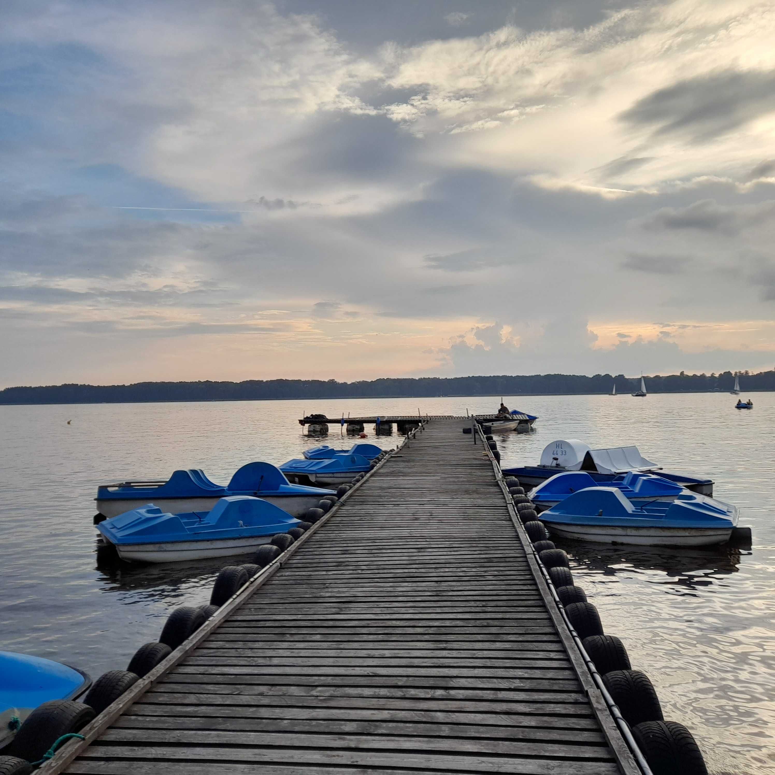 KOMFORTOWY Domek nad jeziorem na wyłączność_ogrodzony_plac zabaw_taras