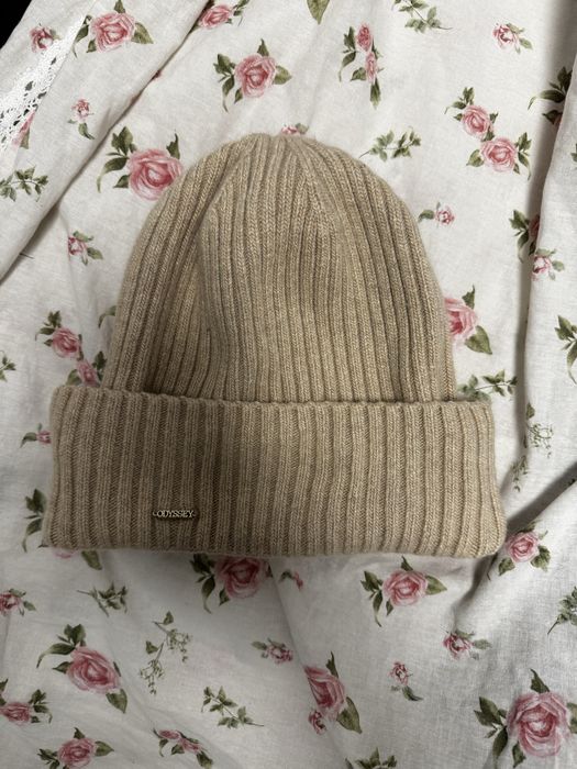 Шапка жіноча бежева