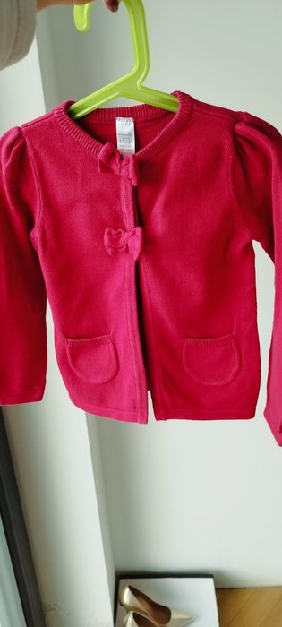 Świąteczny czerwony sweterek kokardki dzianina 104/110