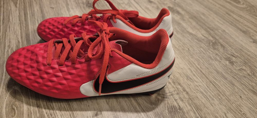 Korki Nike Tiempo 37,5 czerwone do gry w piłkę