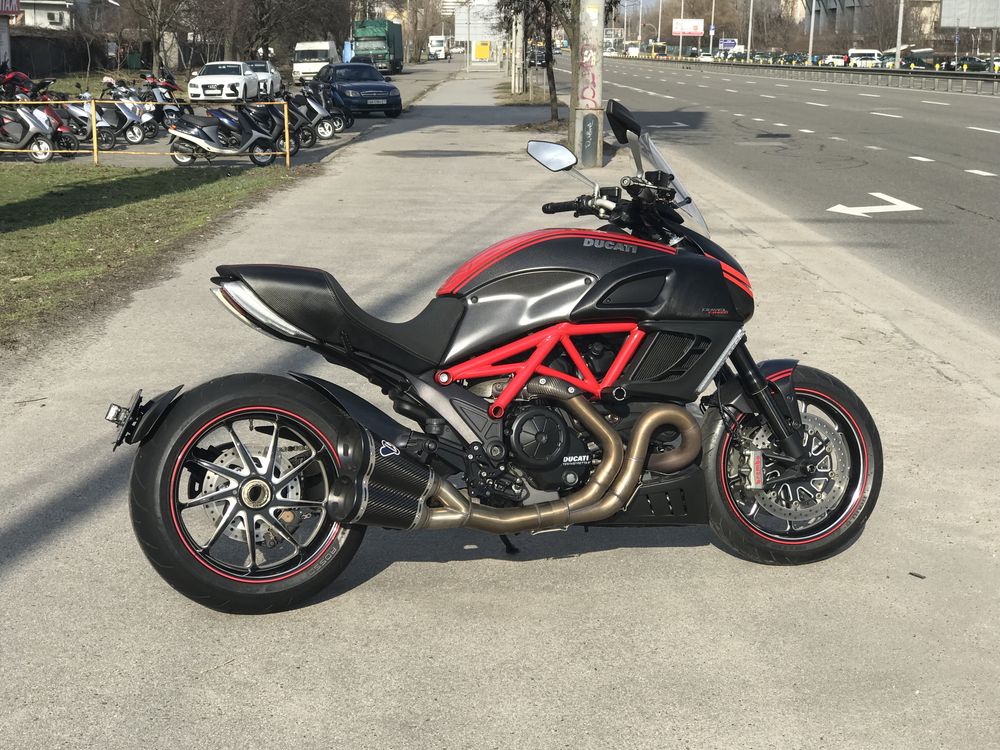 Мотоцикл Ducati Diavel Carbon