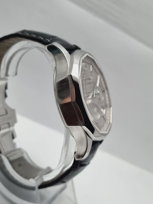 Часы corum admiral's Cup legend