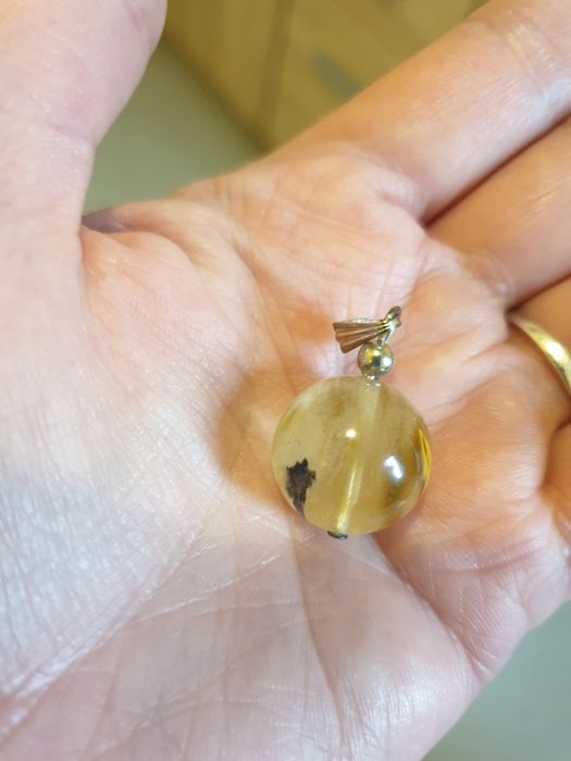 Wisiorek-mleczna kula