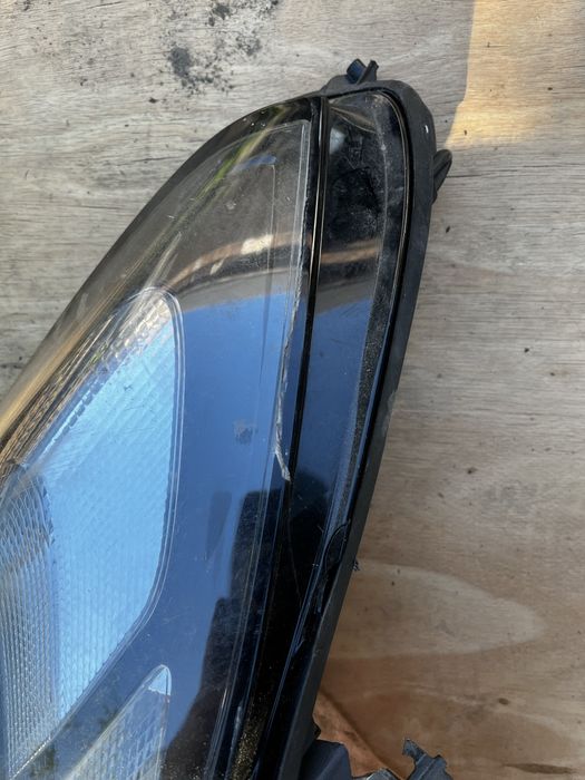 Opel corsa E 14-19 lampa LED lewa przednia uszkodzona