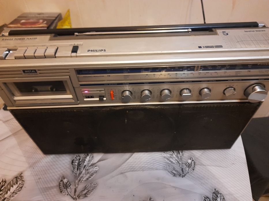 Продам магнитофон philips D8444
