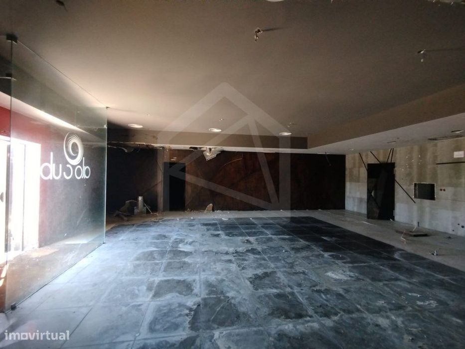 Pavilhão/Discoteca em Aradas