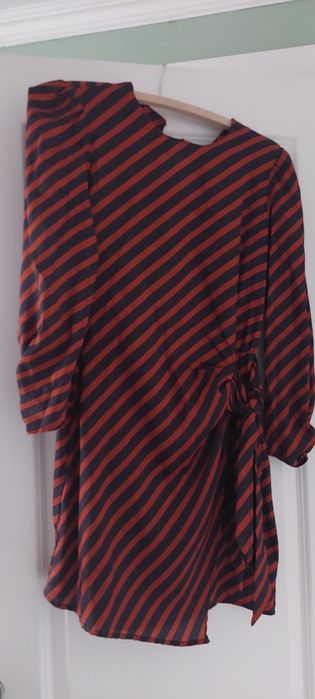 Vestido curto Novo, Mango com ombreiras