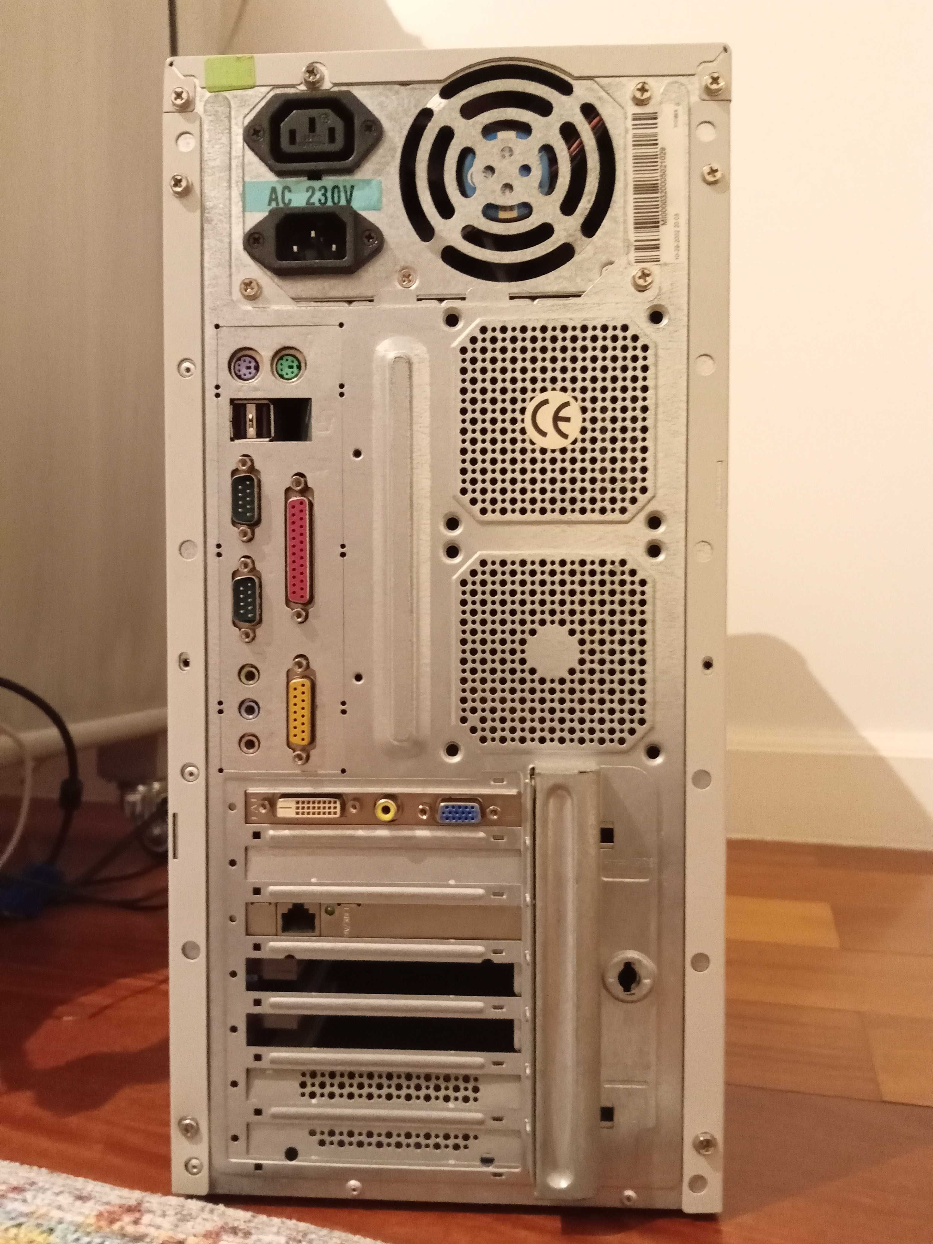 Computador Pentium IV vintage + monitor