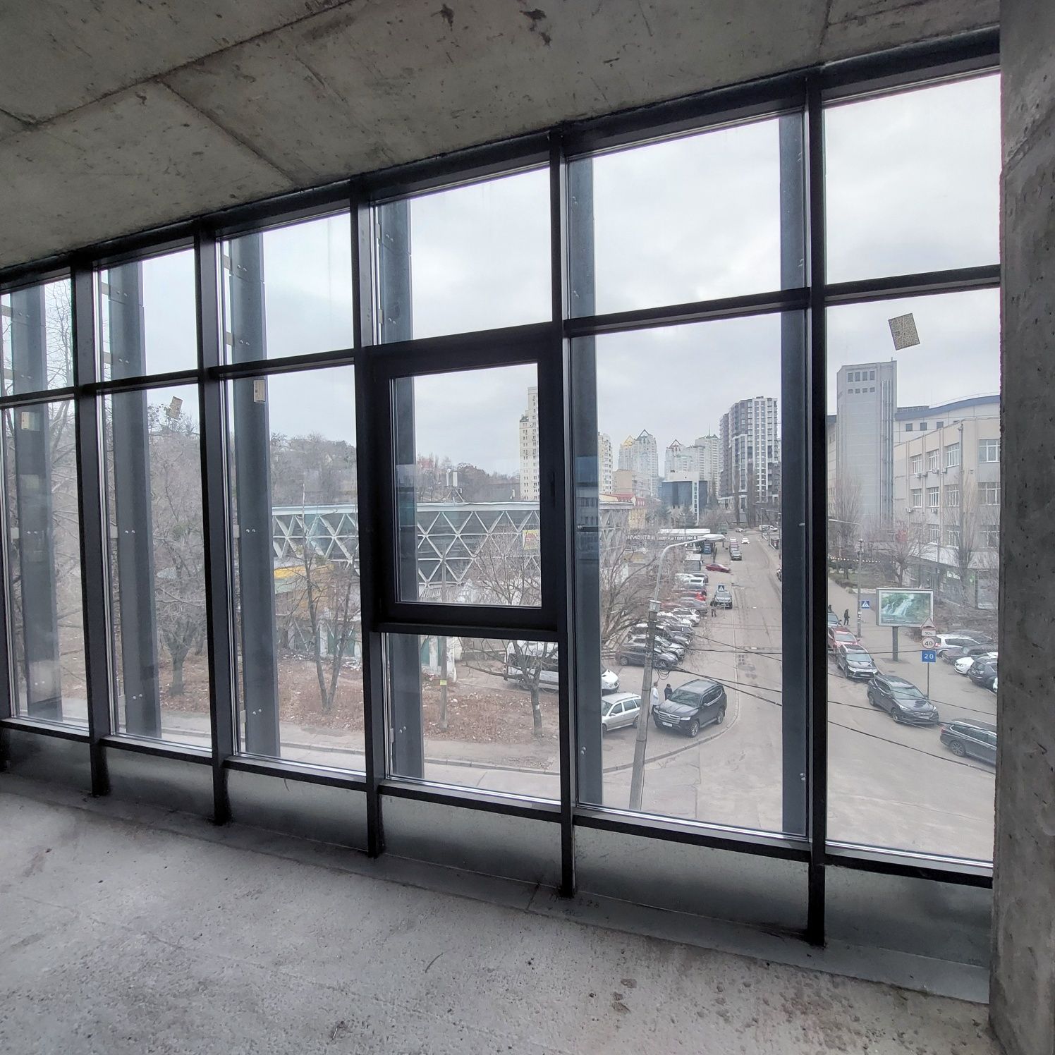 Аренда помещений БЦ. ПАРОВОЗ 1400 м² !!!  Пл. Петра Крывоноса 1 .
