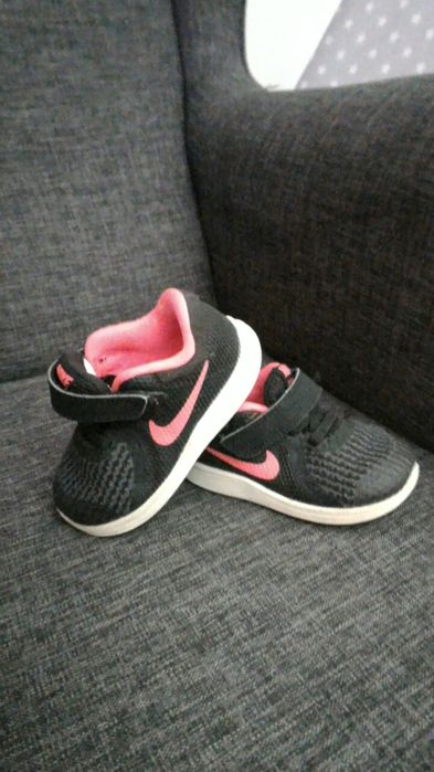 Tênis Nike n°21.