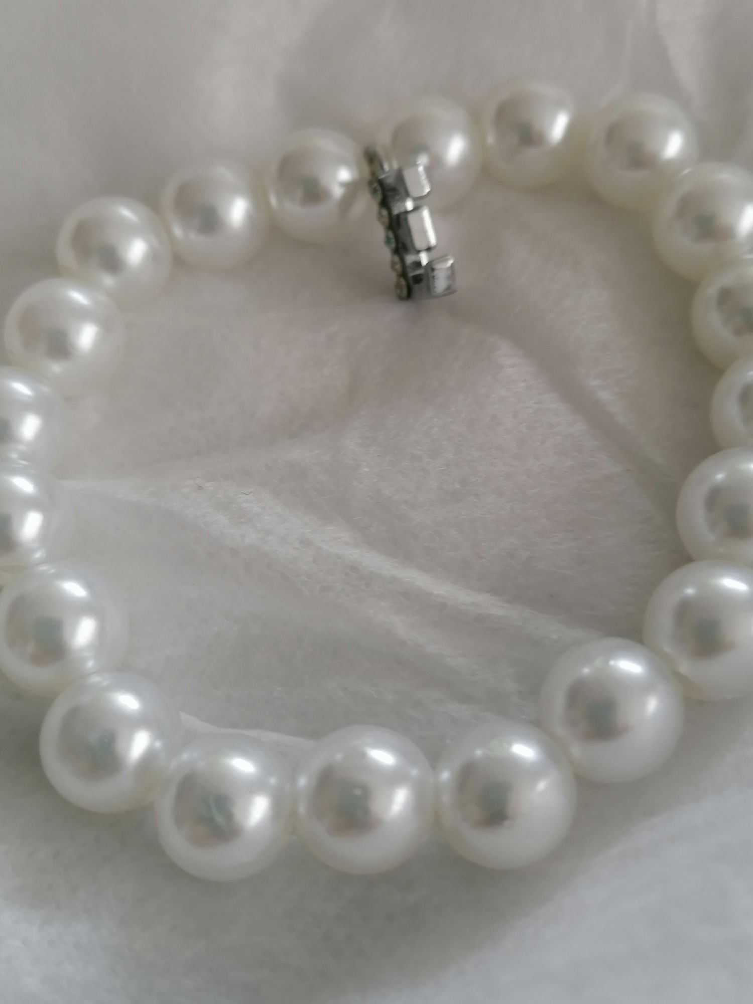 Pulseira elegante com a letra E