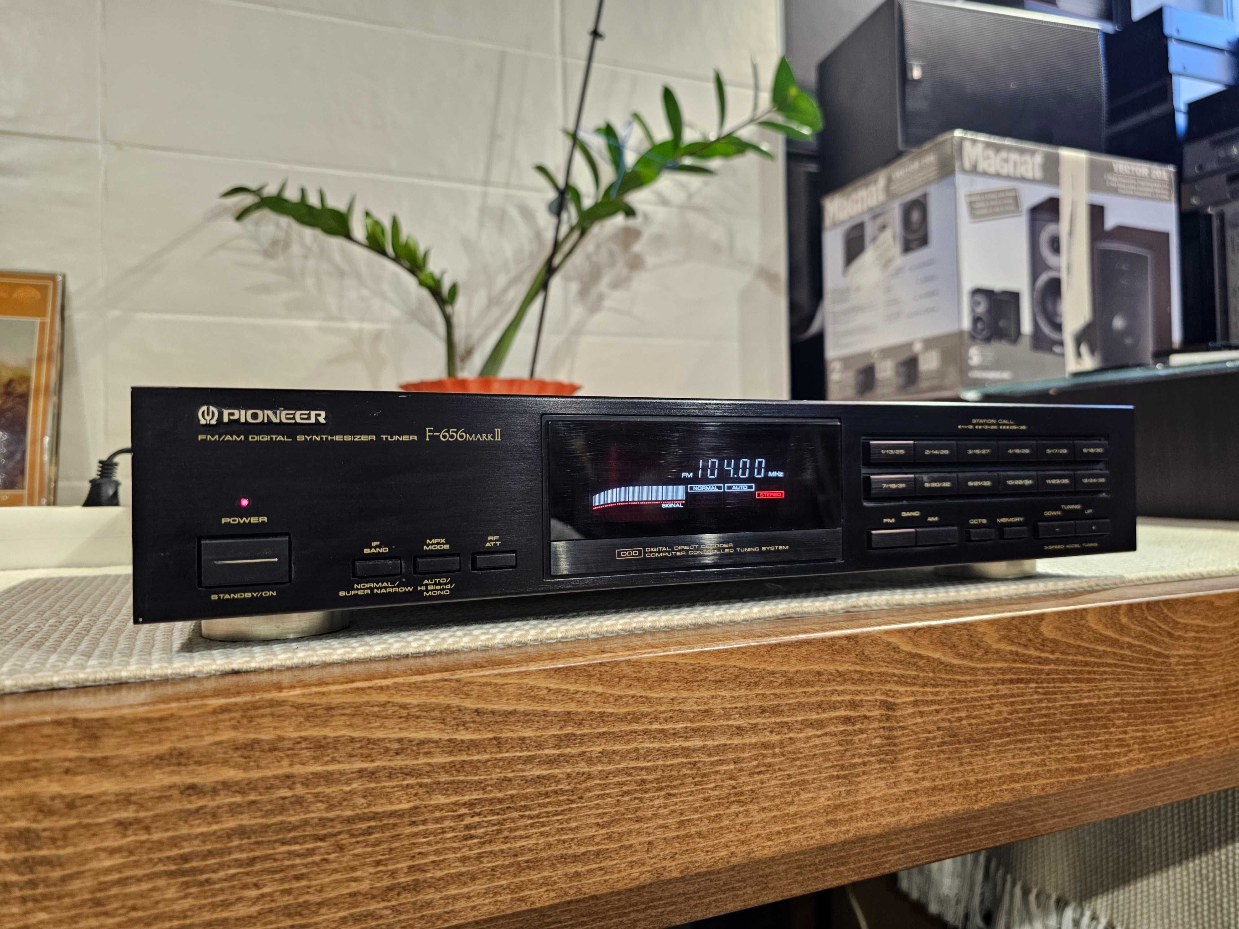 Стерео тюнер Pioneer F-656 Mark II  FM/AM Digital Synthesizer