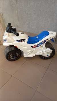 Продам мотоцикл "Полиция"для мальчика от 2-х-3-х лет на батарейках