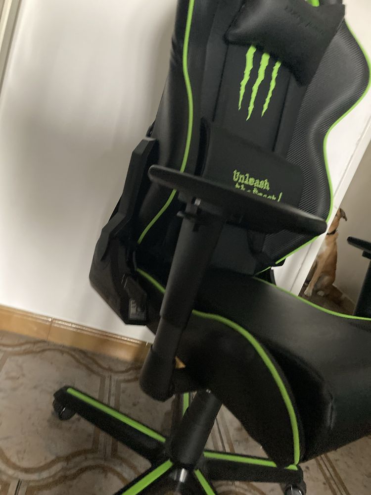 Cadeira de Gaming DXRacer Monster