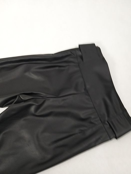 By o la la..! Spodnie czarne imitacja skóra pasek