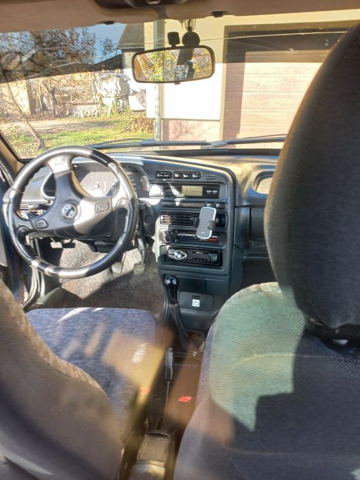 Автомобіль ваз 2199