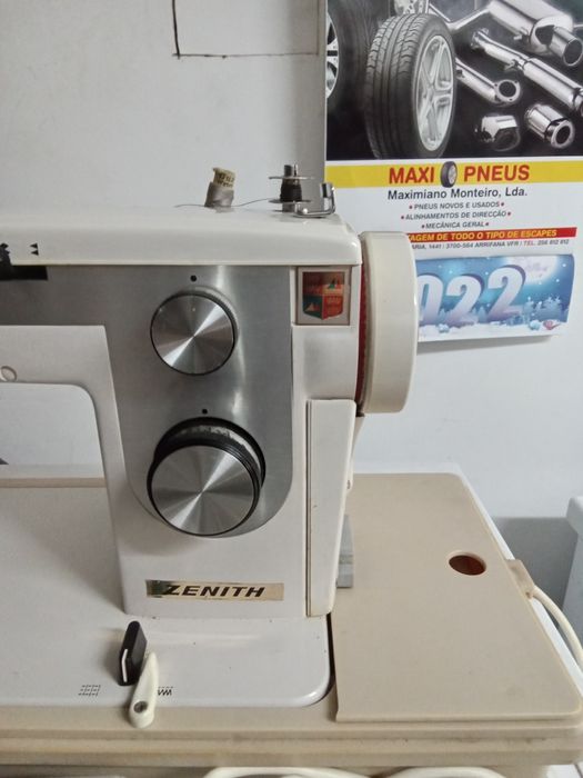 Máquina de costura profissional