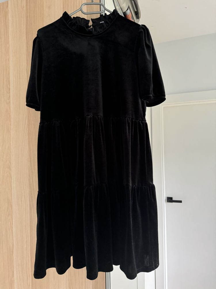 Czarna sukienka welurowa Sinsay XL
